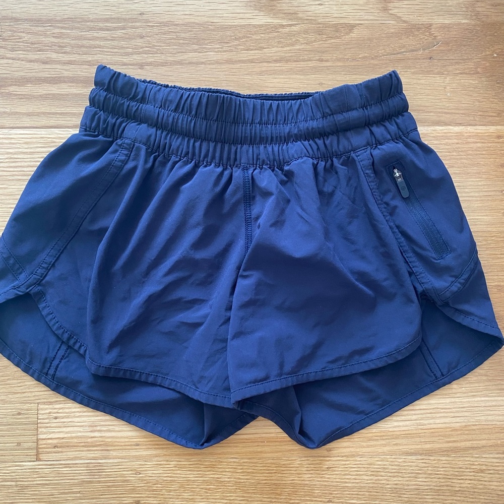 Lululemon tracker short in navy size 4